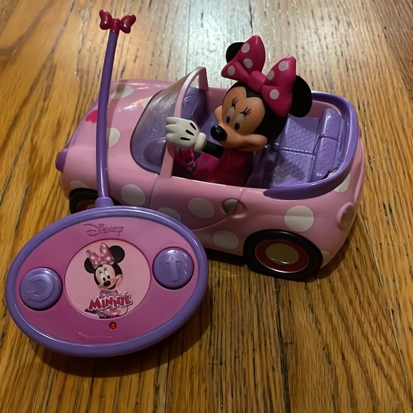 Disney Junior Minnie Mouse Roadster RC Car with Polka Dots - Picture 3 of 8